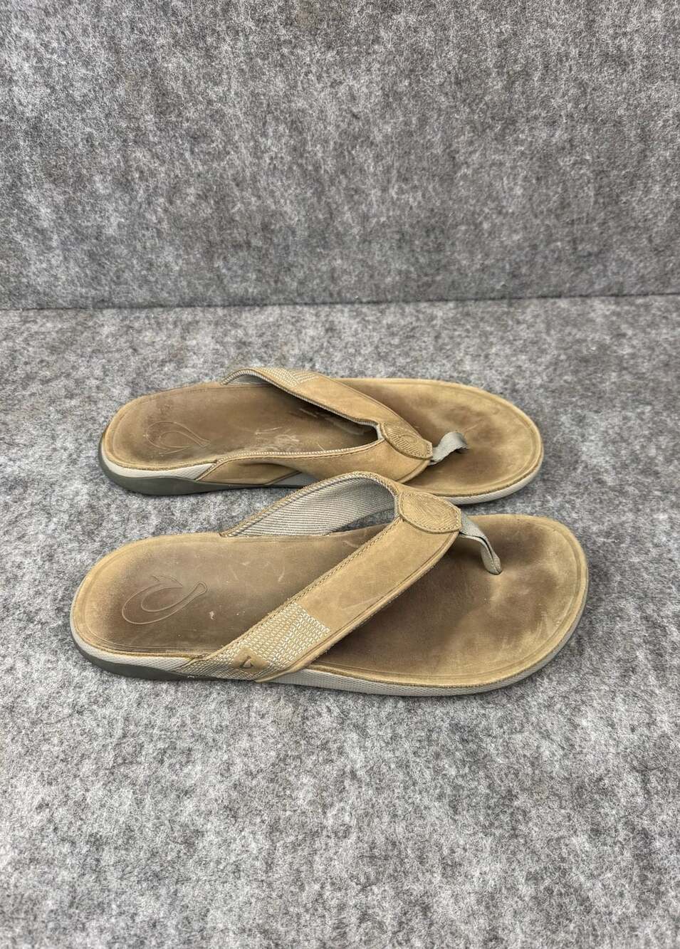 OluKai Tuahine Sandals Size 11 Toffee Leather Flip Flop